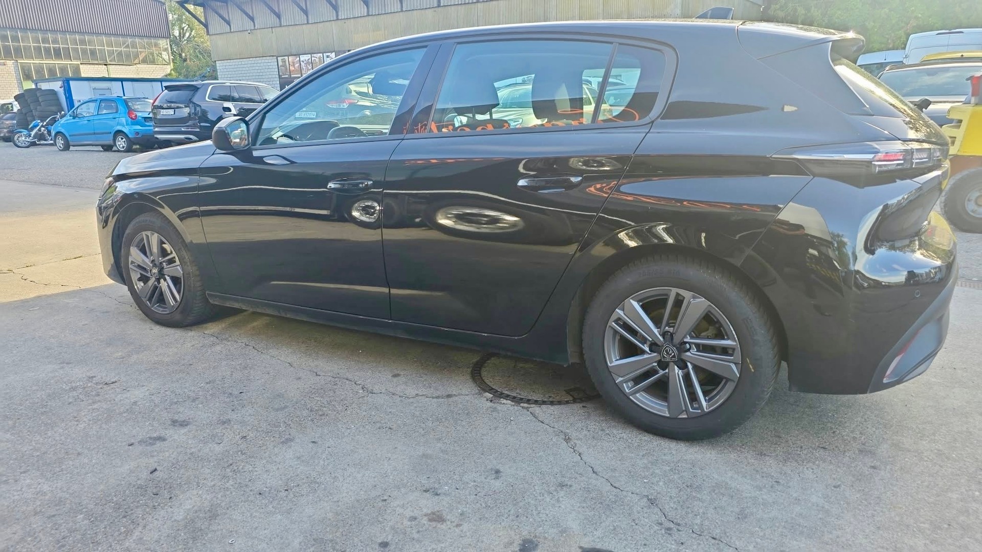PEUGEOT 308 1.2 Pure Tech Active Pack EAT8-image-5