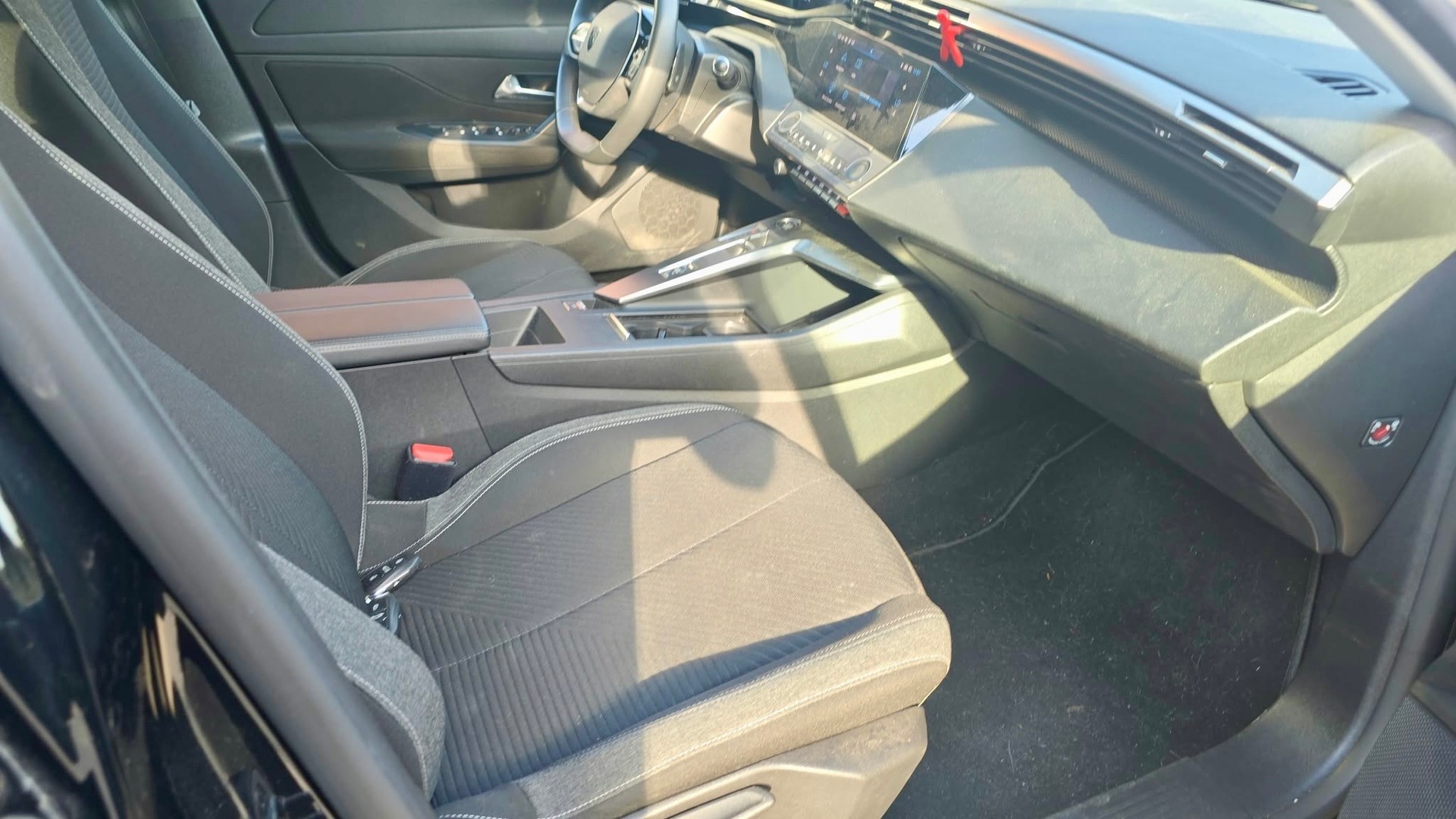 PEUGEOT 308 1.2 Pure Tech Active Pack EAT8-image-10