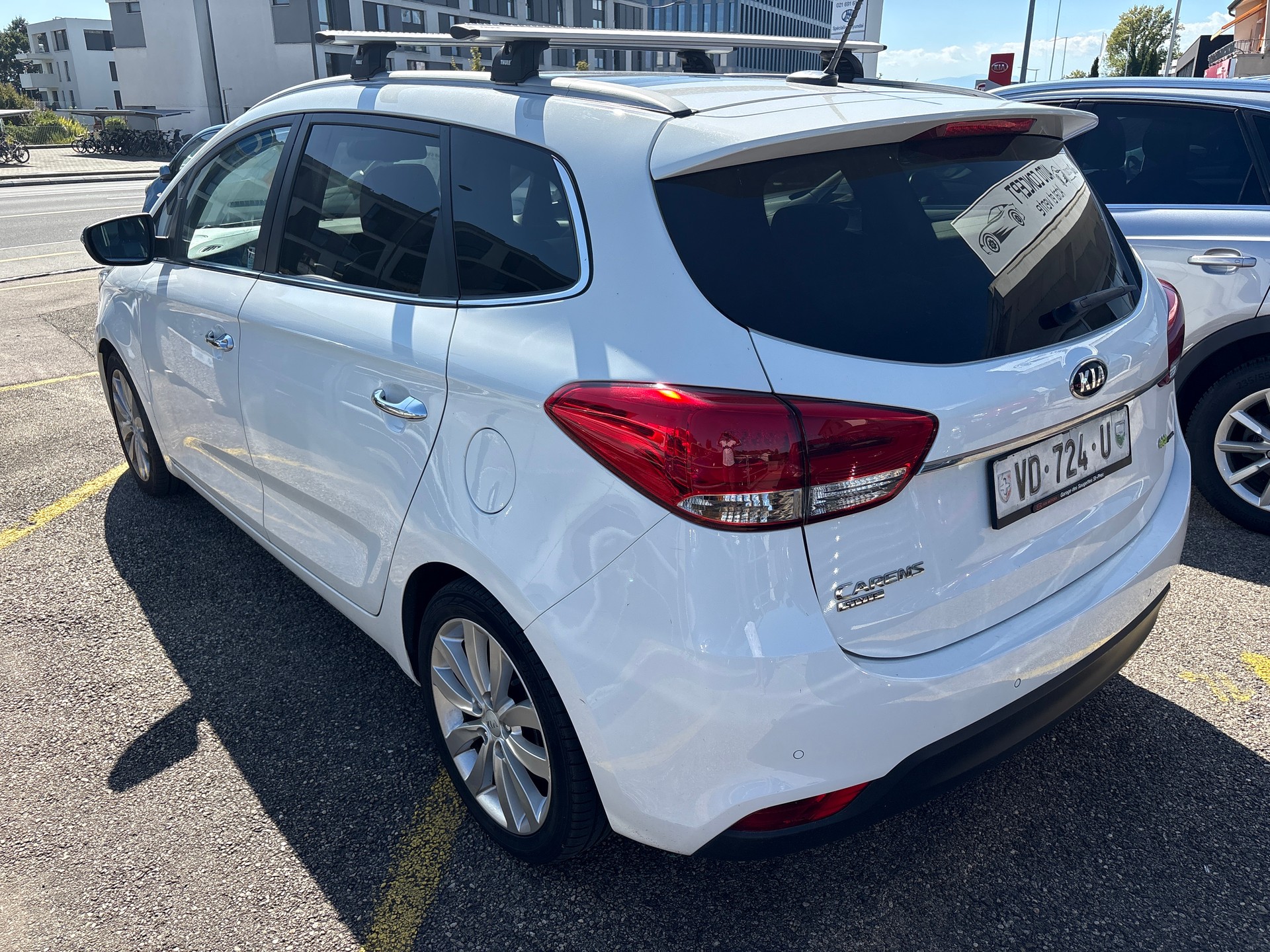 KIA Carens 1.7 CRDi Style-image-3