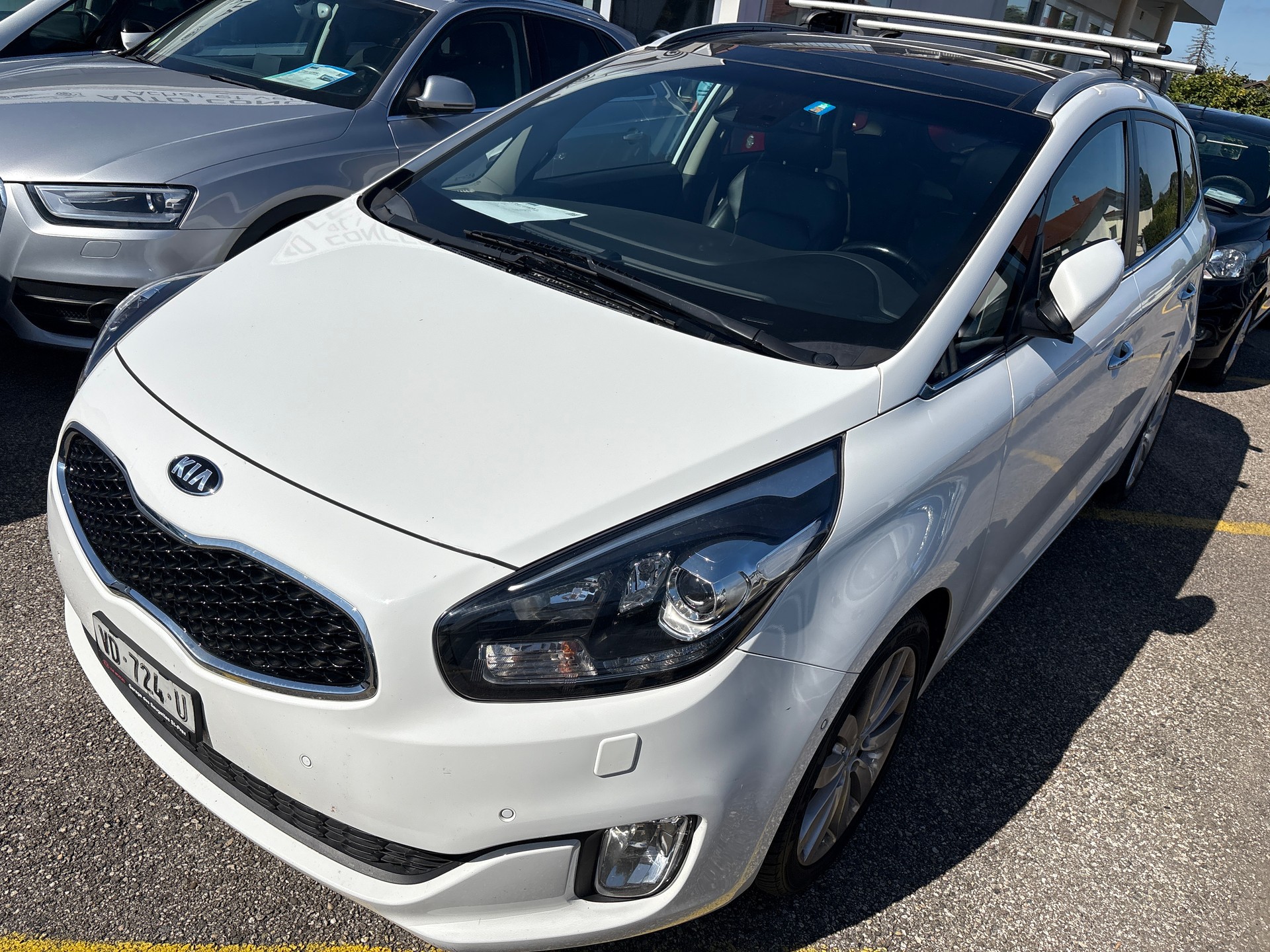KIA Carens 1.7 CRDi Style-image-2