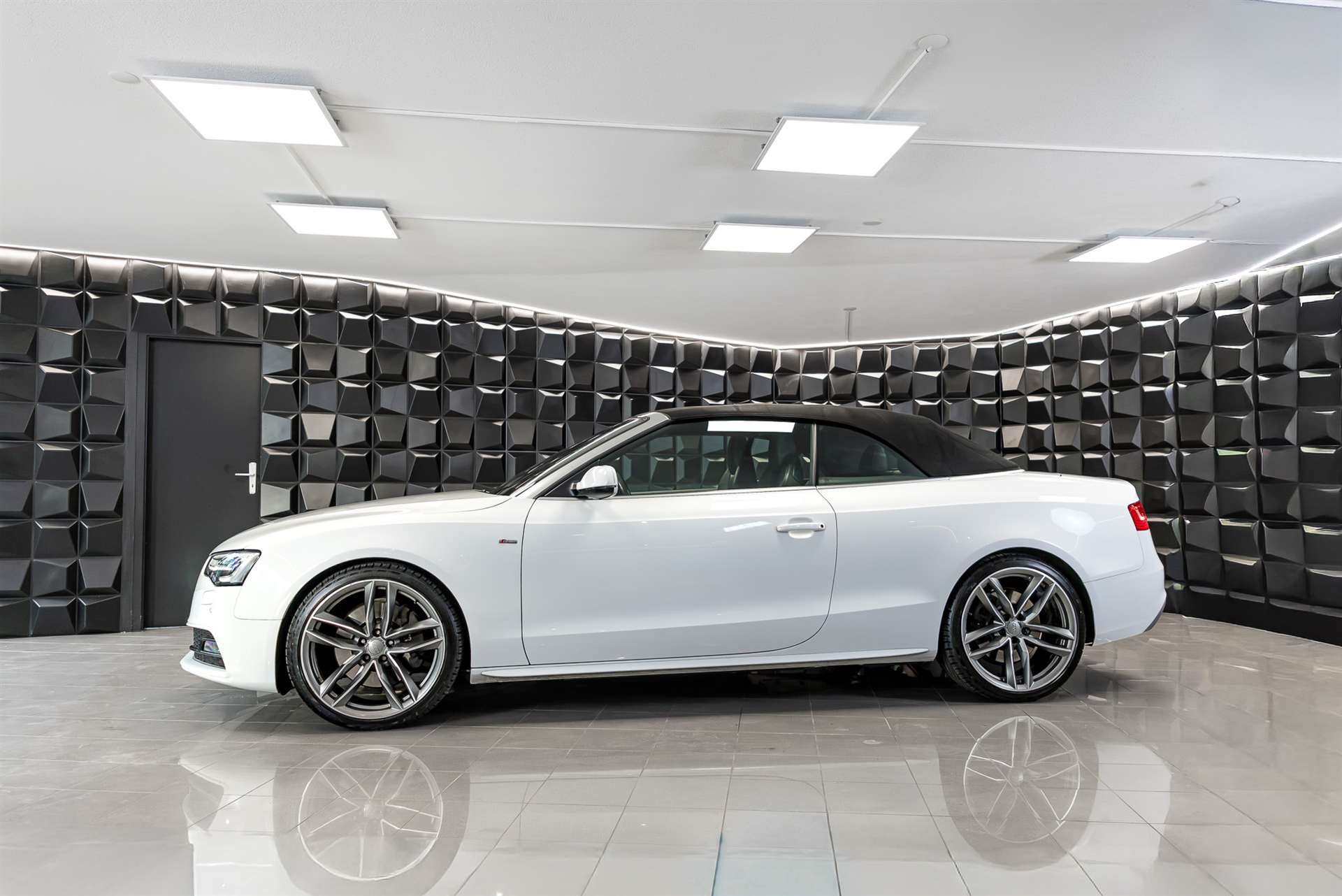 AUDI A5 Cabriolet 3.0 TDI clean quattro S-tronic-image-3