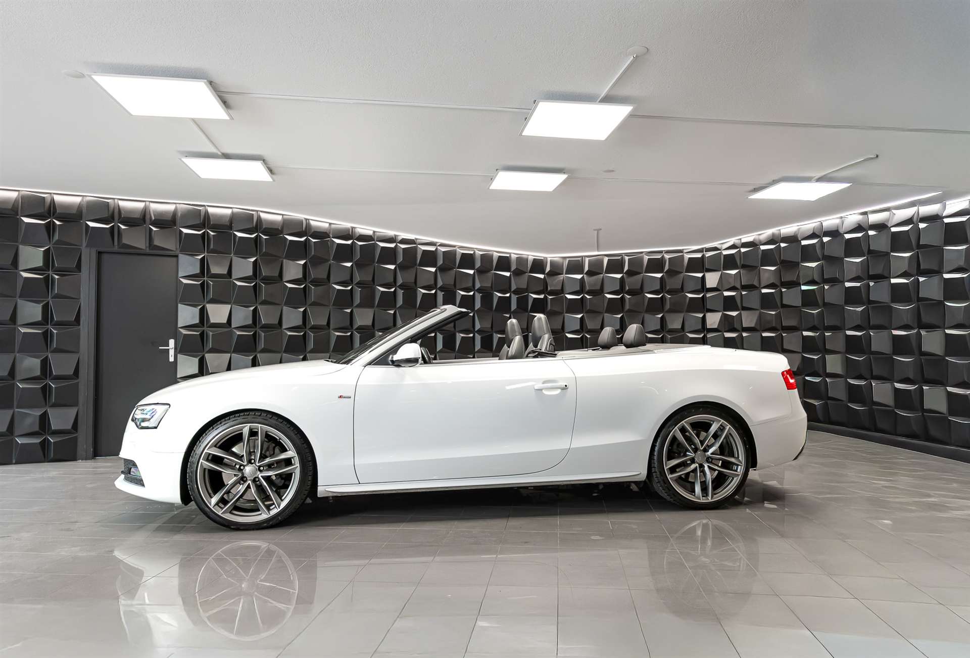 AUDI A5 Cabriolet 3.0 TDI clean quattro S-tronic-image-2