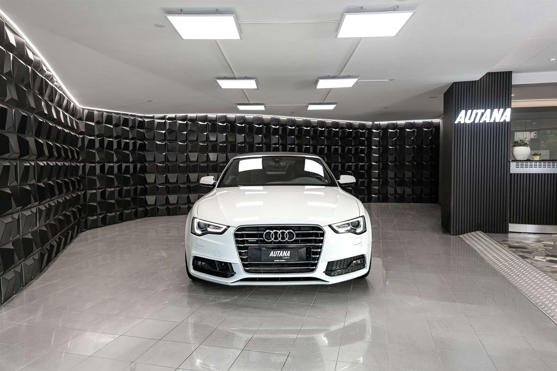 AUDI A5 Cabriolet 3.0 TDI clean quattro S-tronic-image-6