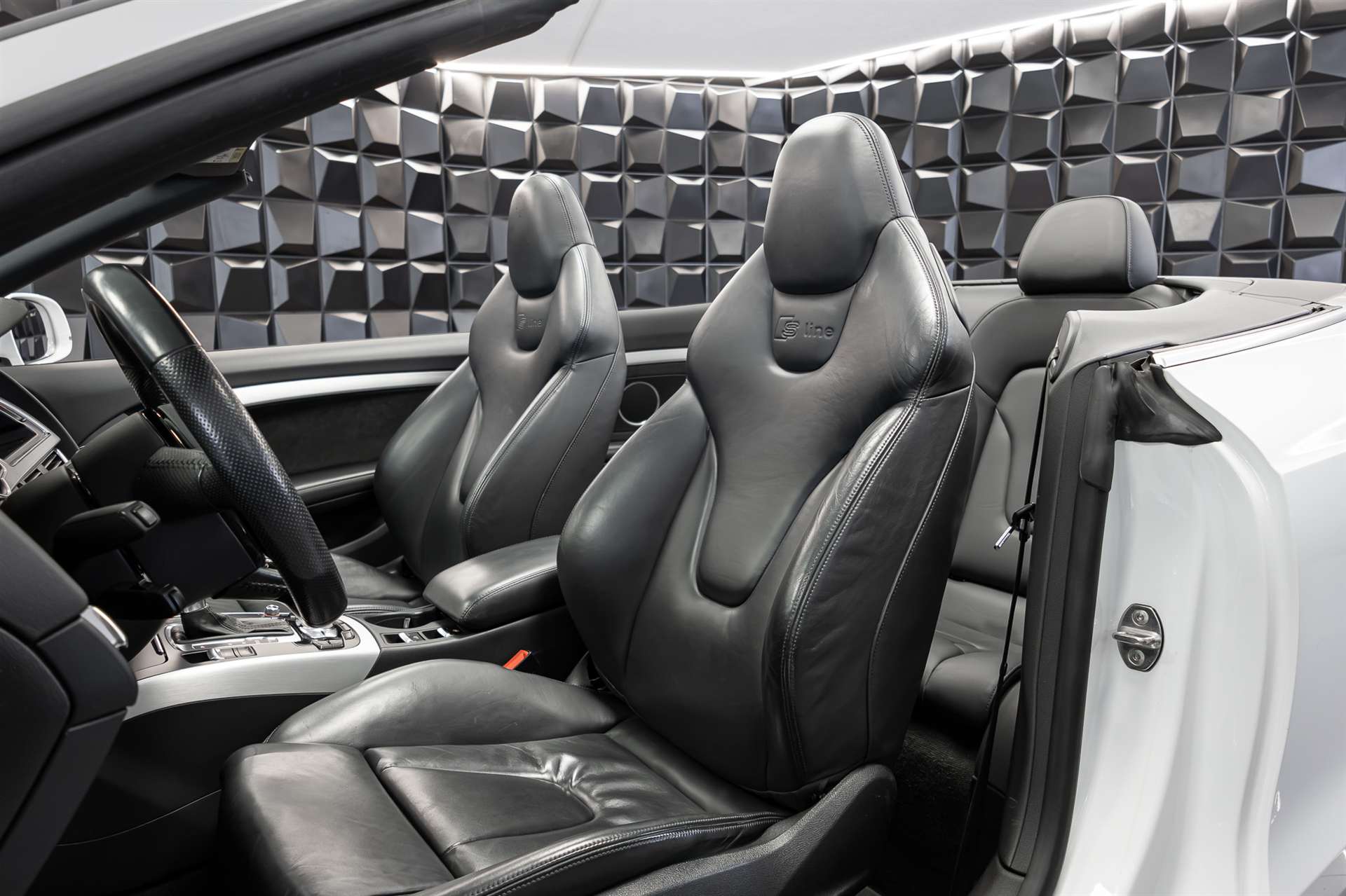 AUDI A5 Cabriolet 3.0 TDI clean quattro S-tronic-image-17