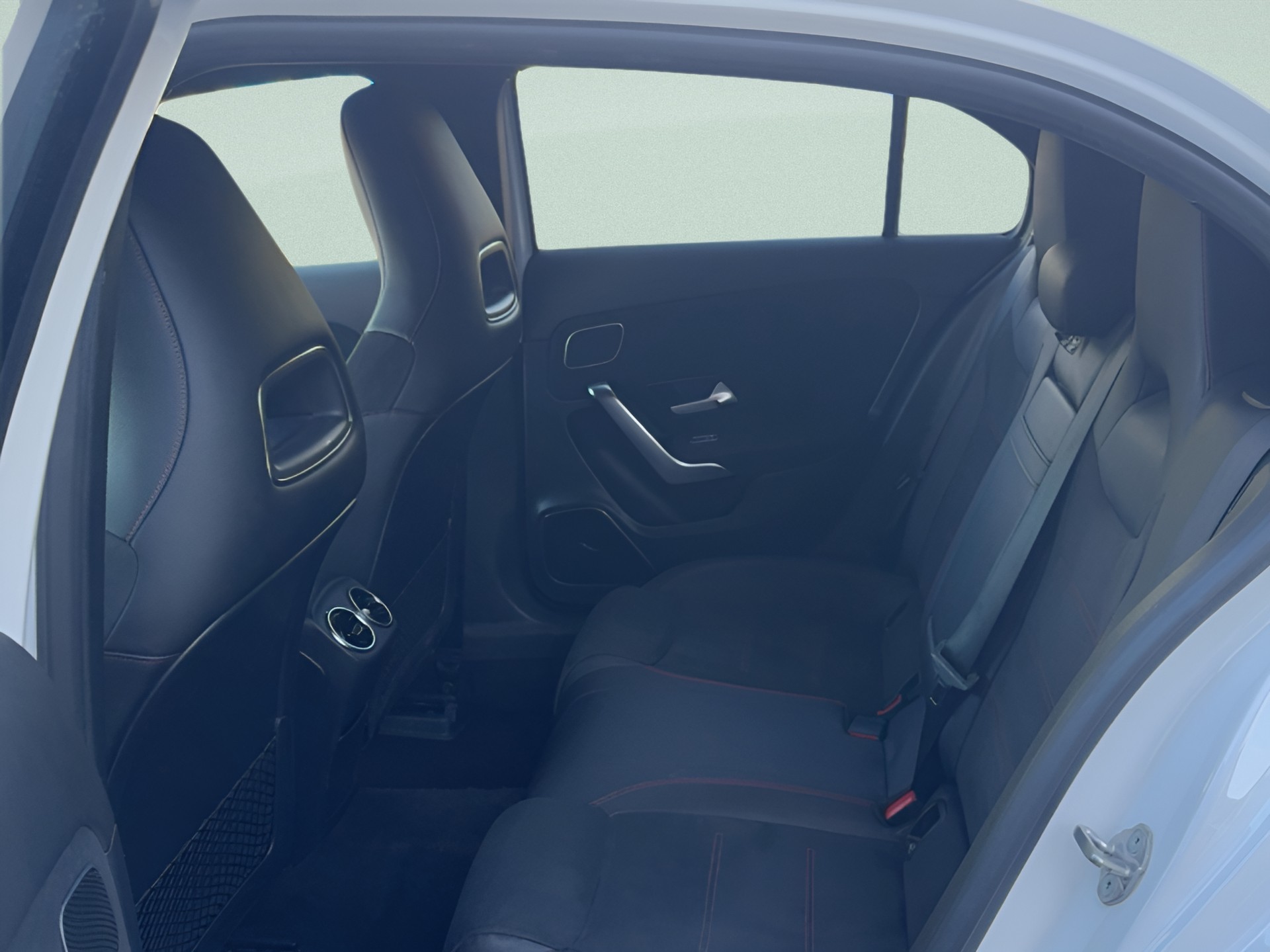 MERCEDES-BENZ A 250 AMG Line 7G-DCT-image-18