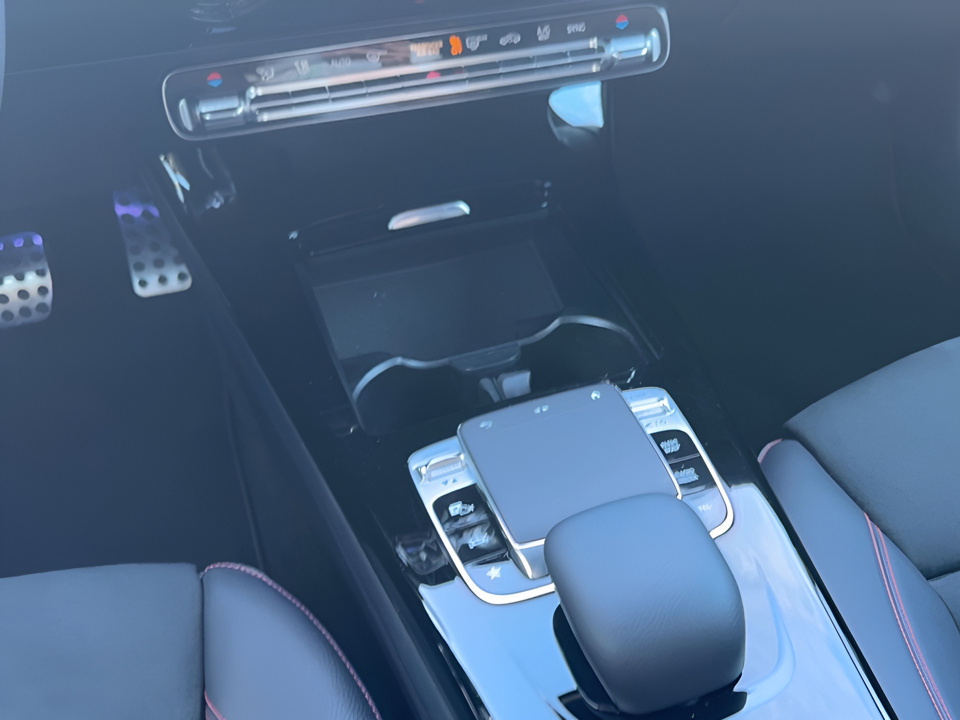 MERCEDES-BENZ A 250 AMG Line 7G-DCT-image-15