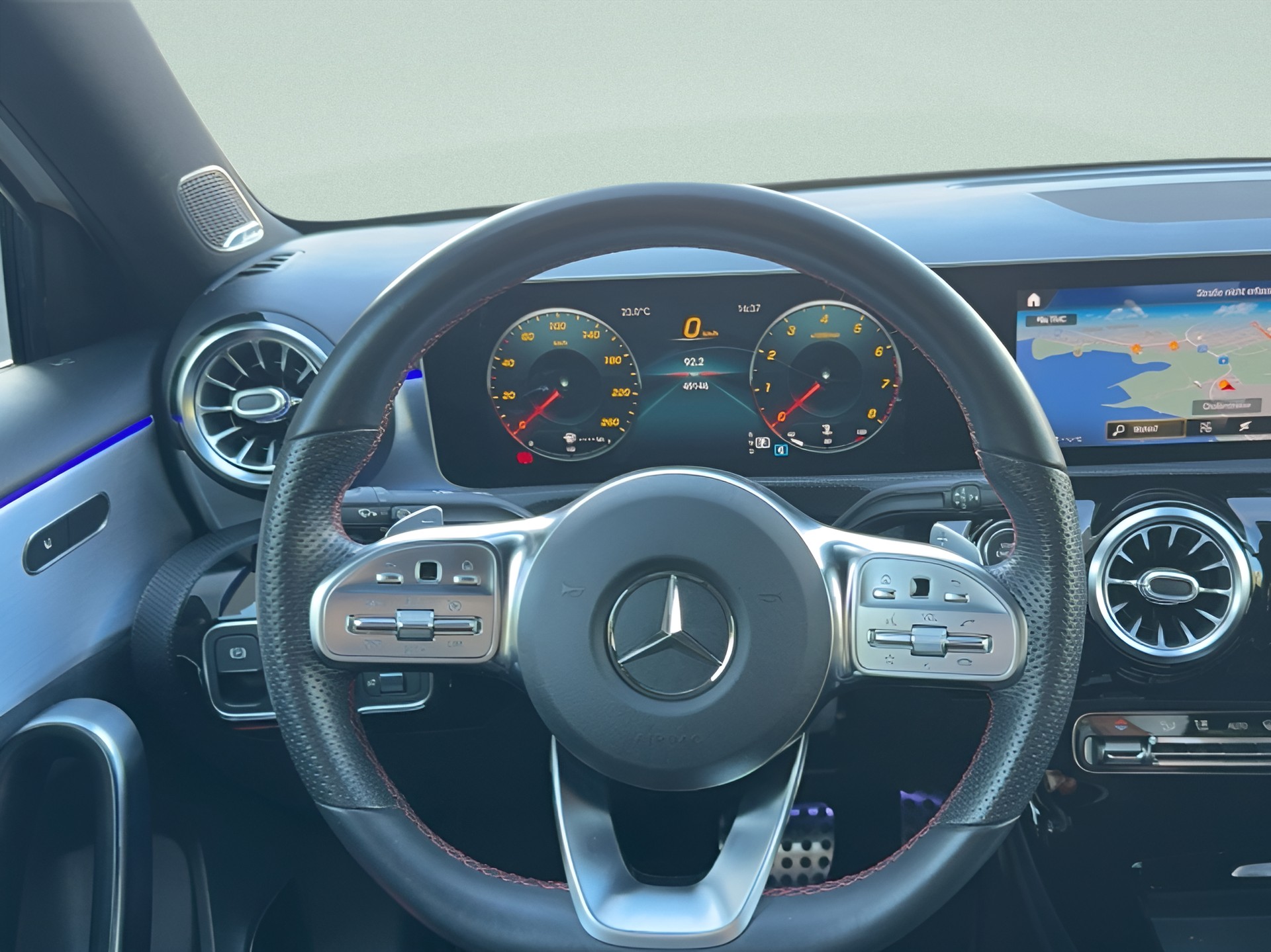 MERCEDES-BENZ A 250 AMG Line 7G-DCT-image-16