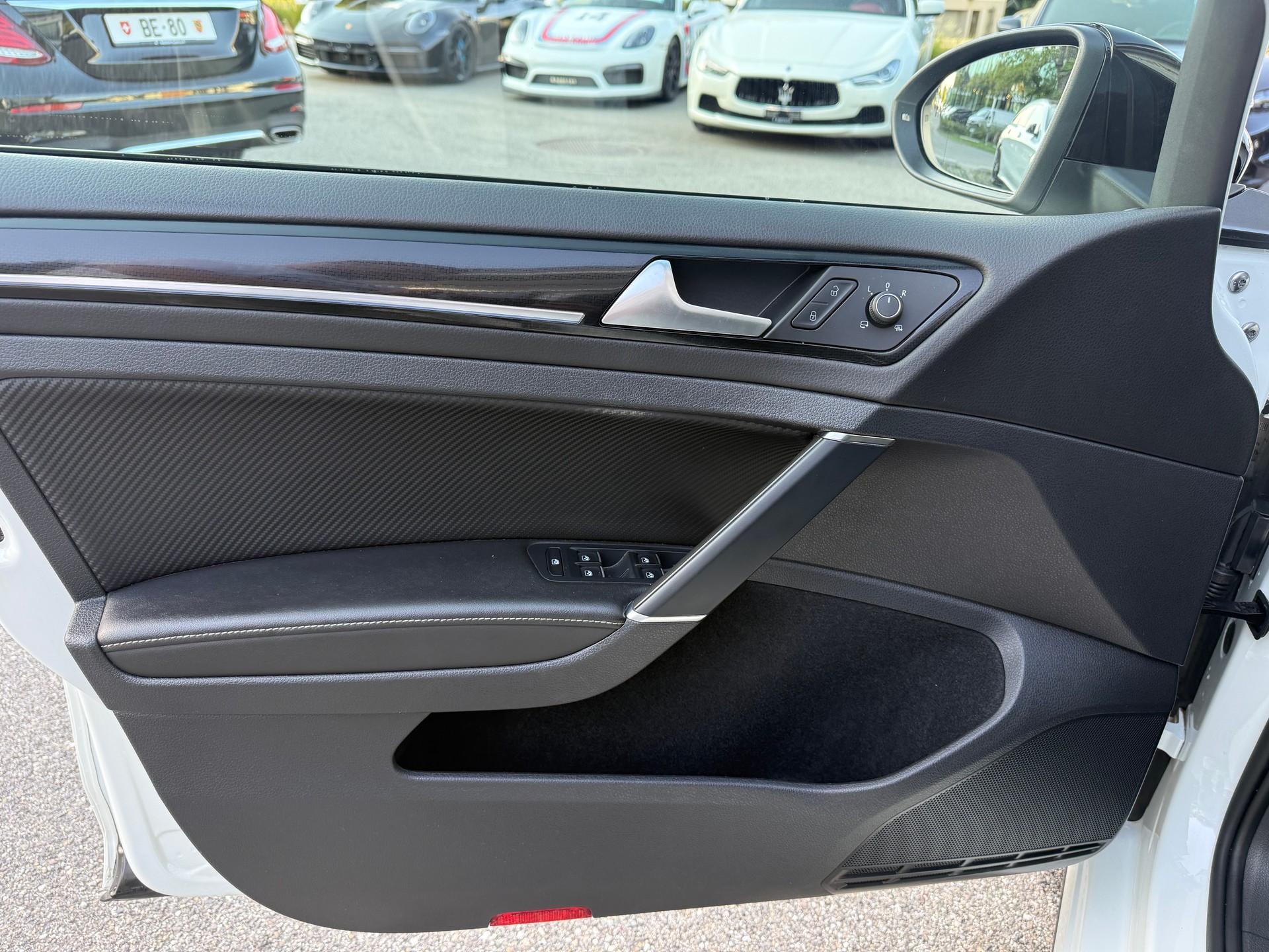 VW Golf 2.0 TSI R 4Motion DSG-image-10