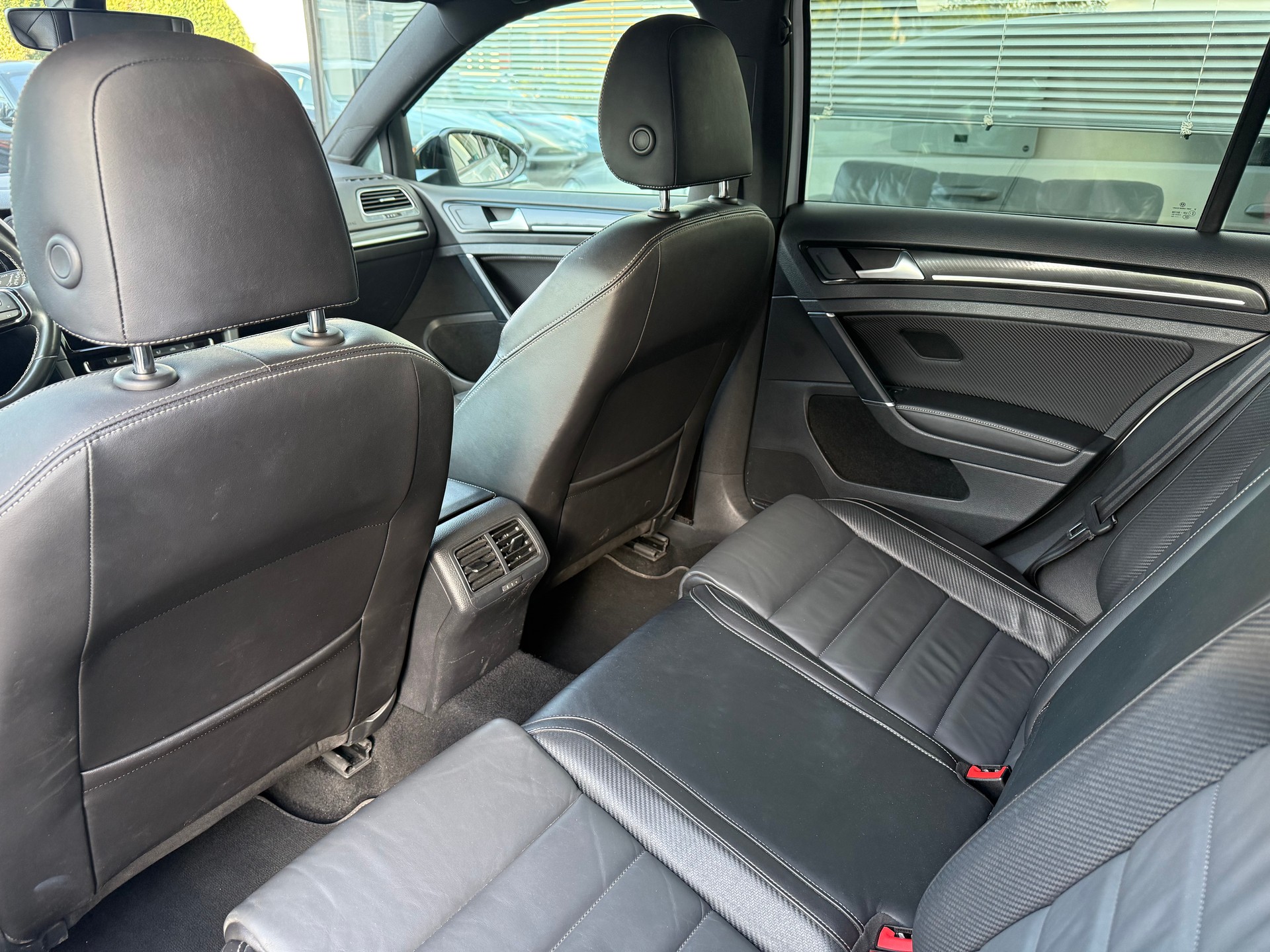 VW Golf 2.0 TSI R 4Motion DSG-image-17