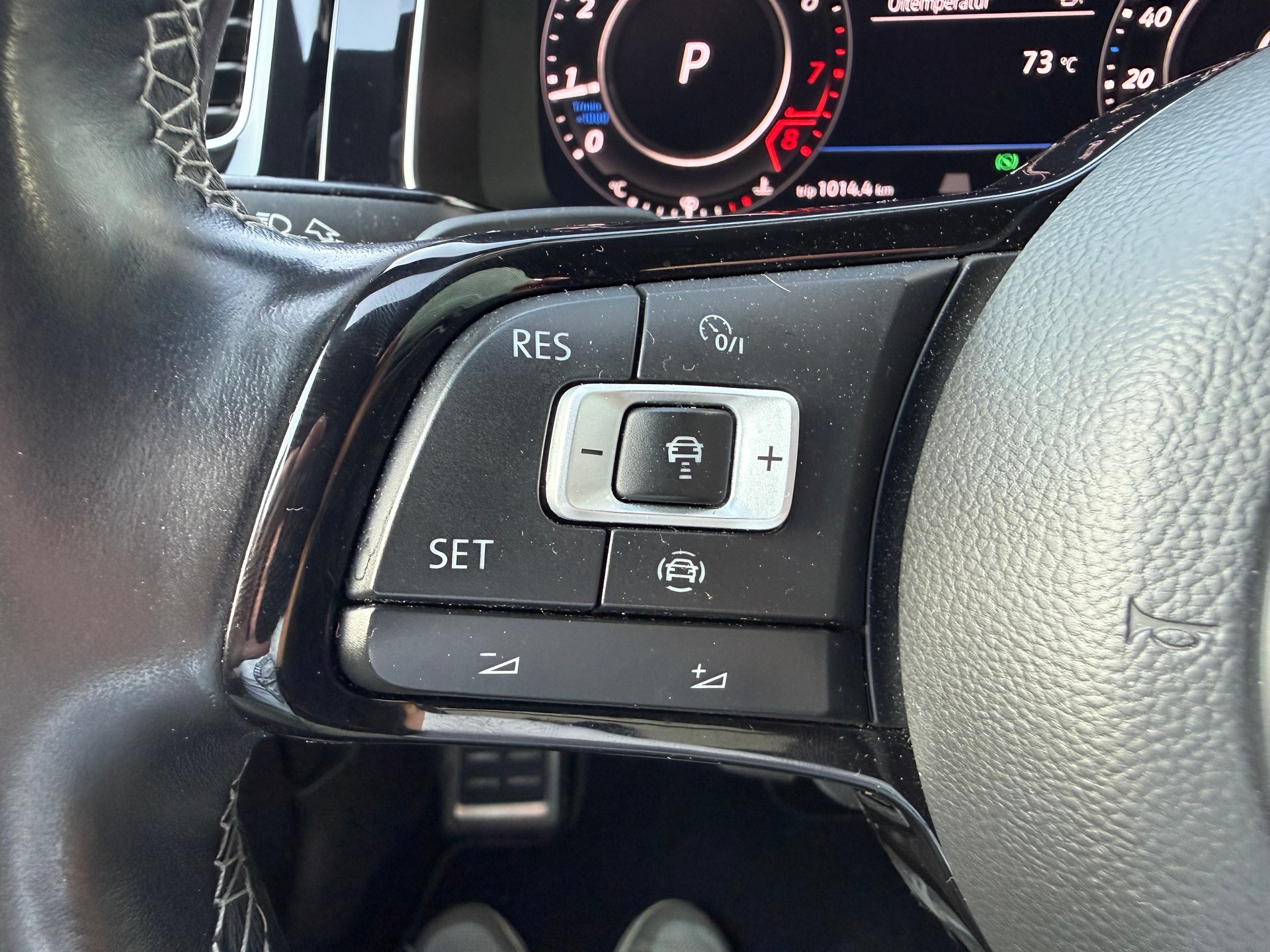 VW Golf 2.0 TSI R 4Motion DSG-image-13