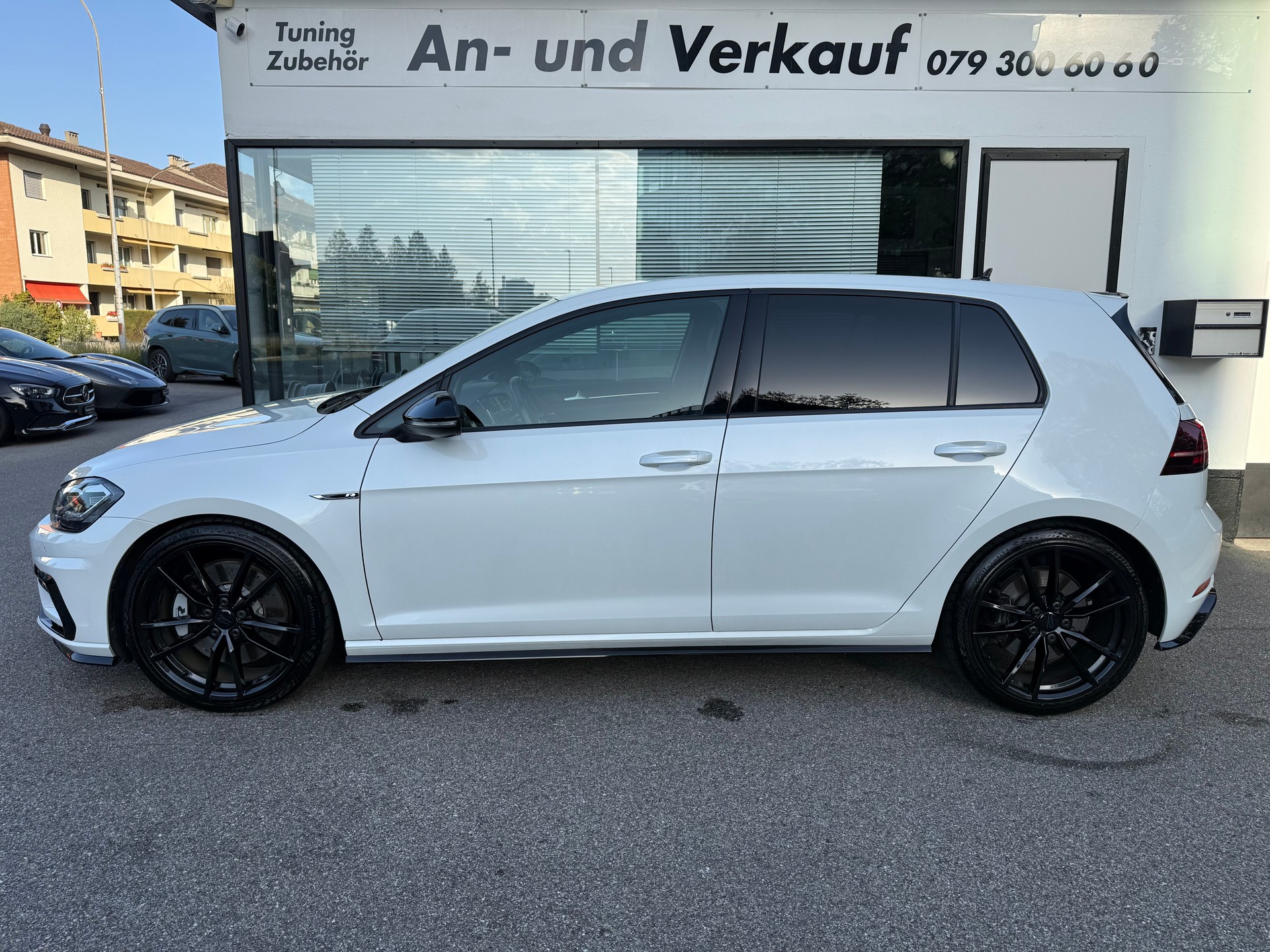 VW Golf 2.0 TSI R 4Motion DSG-image-2