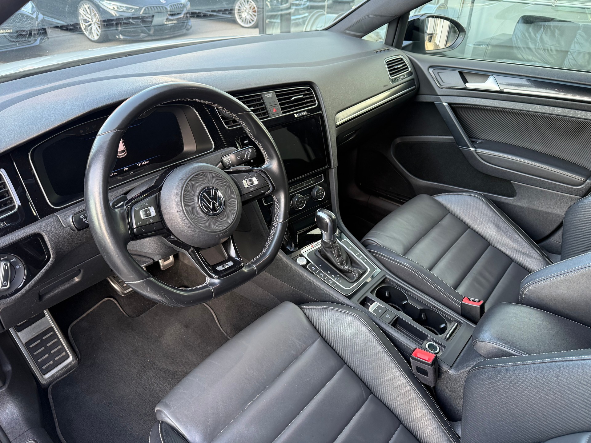 VW Golf 2.0 TSI R 4Motion DSG-image-7