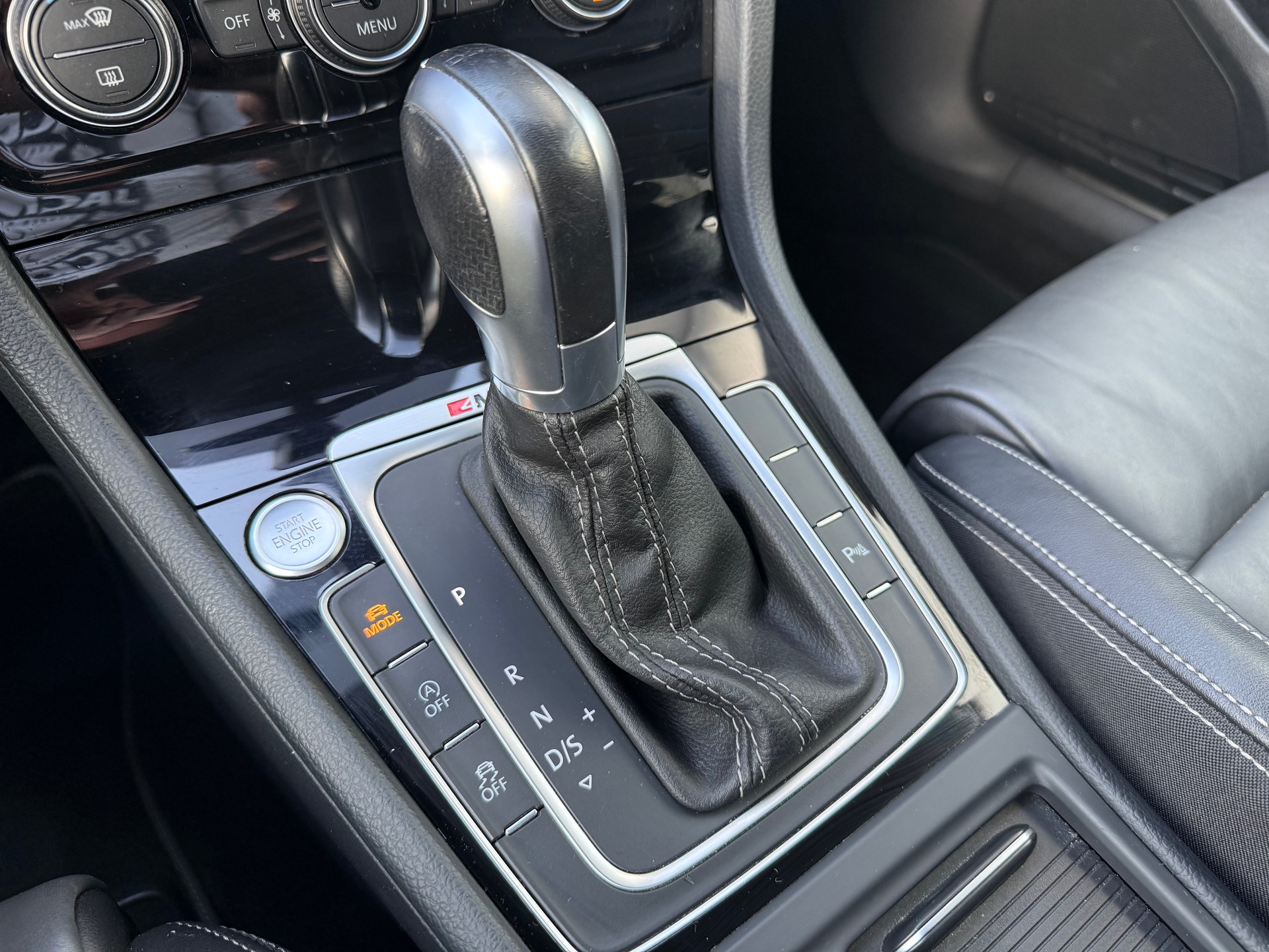 VW Golf 2.0 TSI R 4Motion DSG-image-16