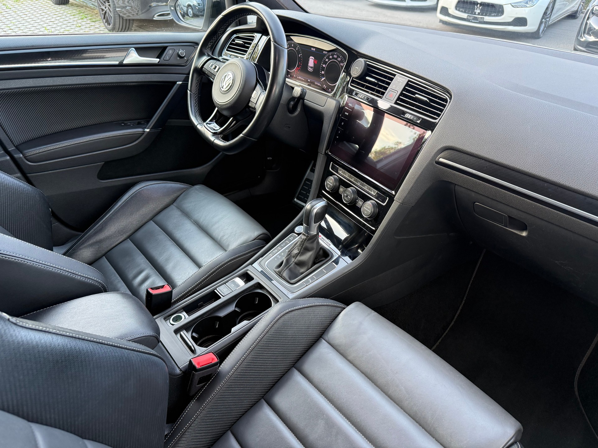 VW Golf 2.0 TSI R 4Motion DSG-image-8