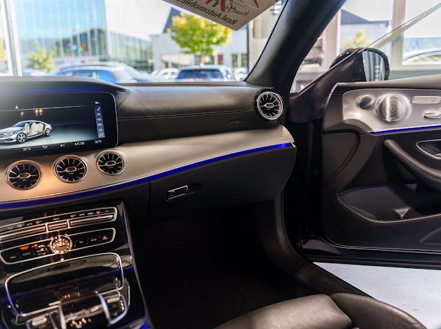 MERCEDES-BENZ E 220 d Coupé AMG Line 4 Matic 9G-Tronic-image-13