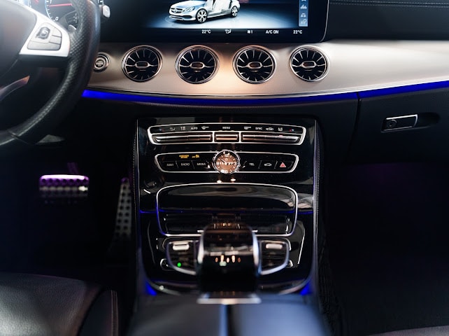 MERCEDES-BENZ E 220 d Coupé AMG Line 4 Matic 9G-Tronic-image-12