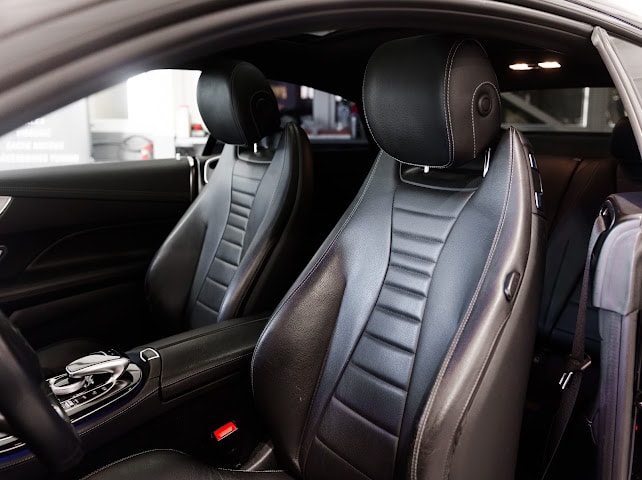 MERCEDES-BENZ E 220 d Coupé AMG Line 4 Matic 9G-Tronic-image-24