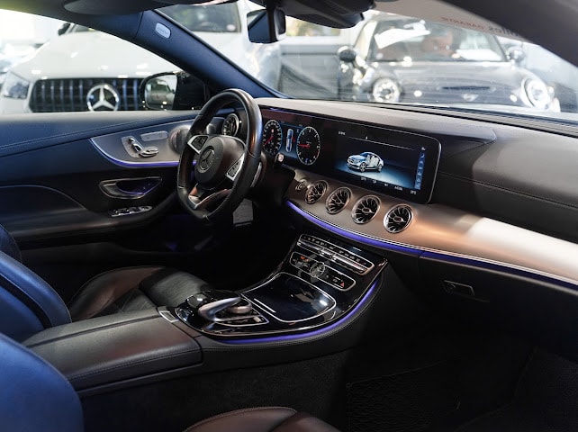 MERCEDES-BENZ E 220 d Coupé AMG Line 4 Matic 9G-Tronic-image-16