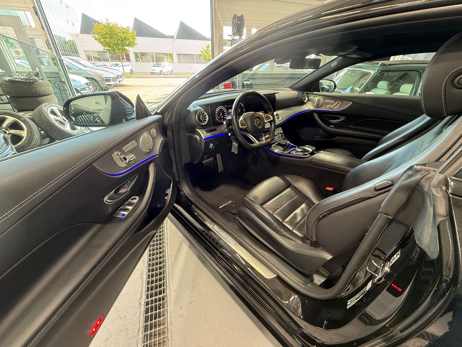 MERCEDES-BENZ E 220 d Coupé AMG Line 4 Matic 9G-Tronic-image-10