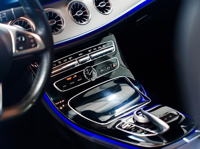 MERCEDES-BENZ E 220 d Coupé AMG Line 4 Matic 9G-Tronic-image-25