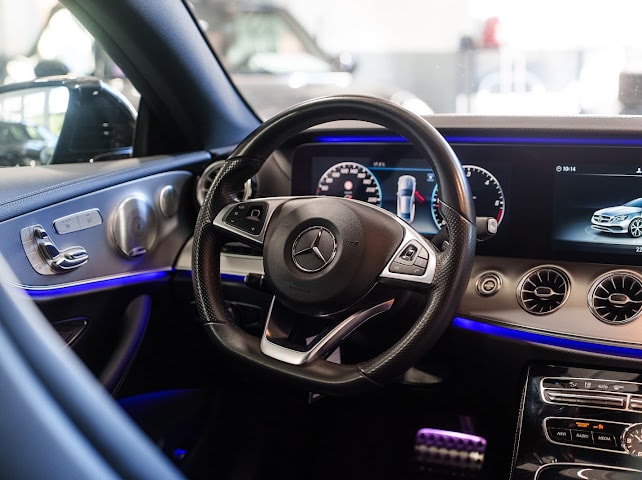 MERCEDES-BENZ E 220 d Coupé AMG Line 4 Matic 9G-Tronic-image-14