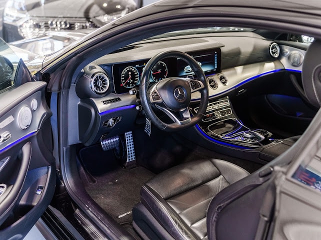 MERCEDES-BENZ E 220 d Coupé AMG Line 4 Matic 9G-Tronic-image-11