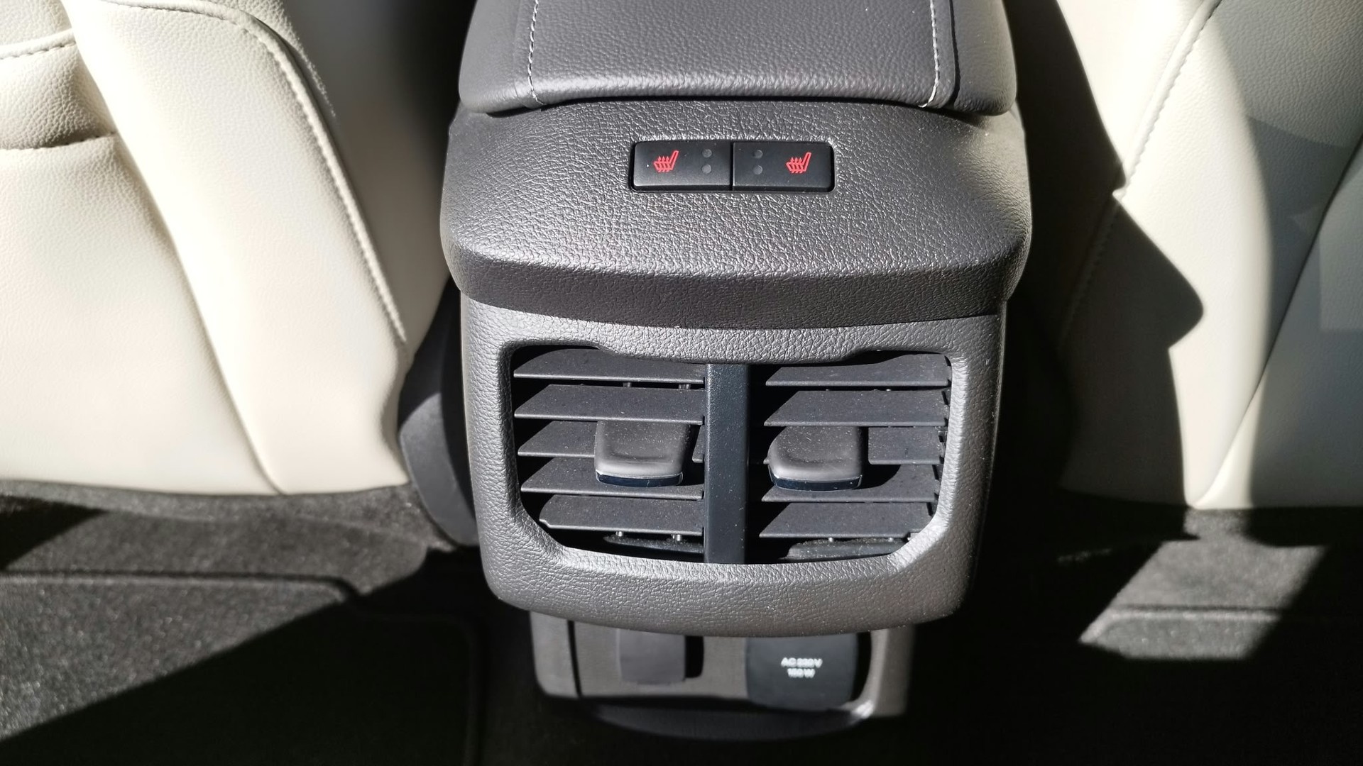 FORD Mondeo 2.0 EcoBoost SCTi Titanium Automatic-image-12