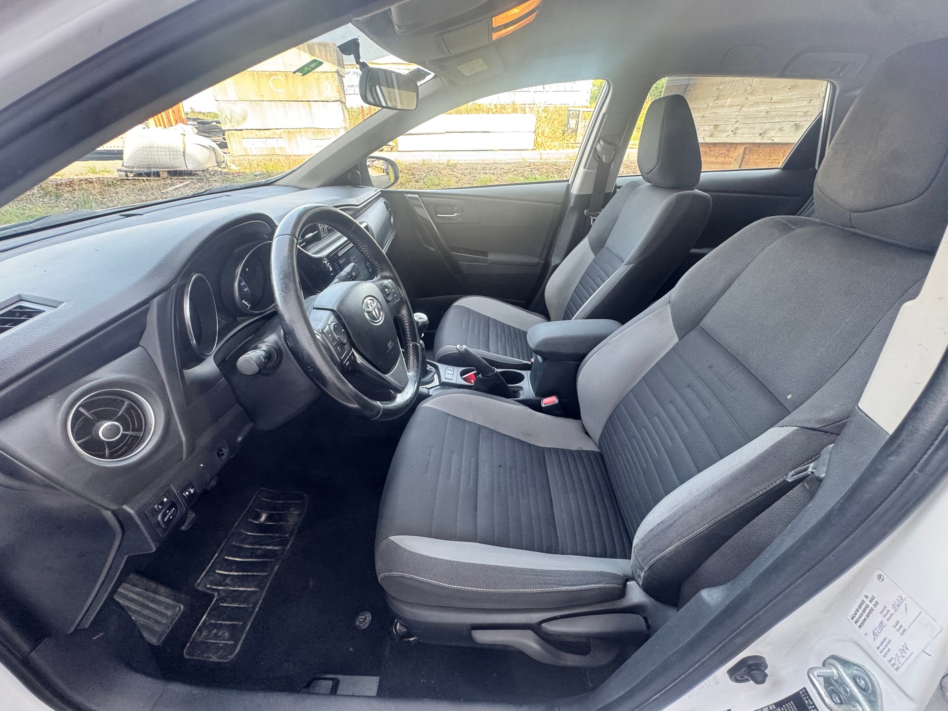 TOYOTA Auris Touring Sports 1.2 Turbo Comfort-image-9