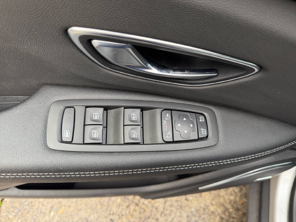 RENAULT Scénic 1.3 TCe 140 Intens EDC-image-12