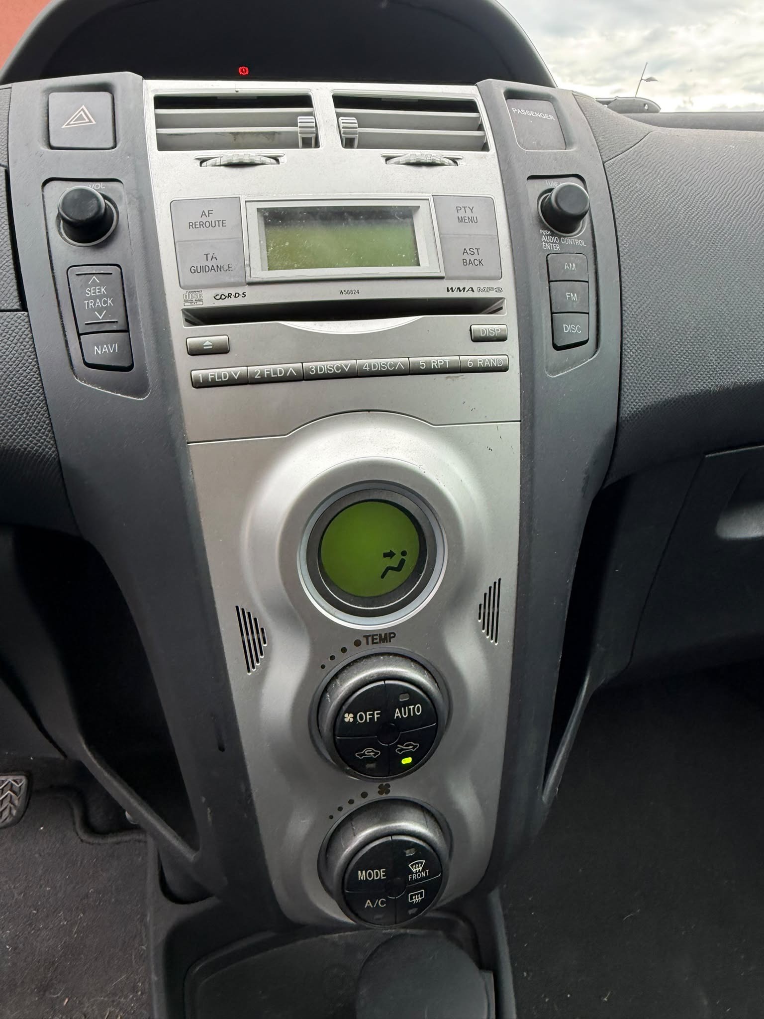 TOYOTA Yaris 1.3 Chic Multimode-image-10