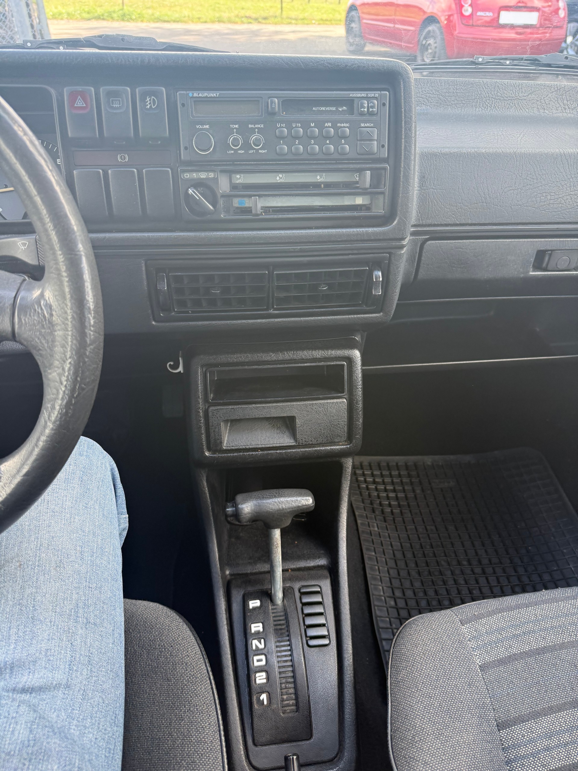 VW Golf 1800 GL-image-11