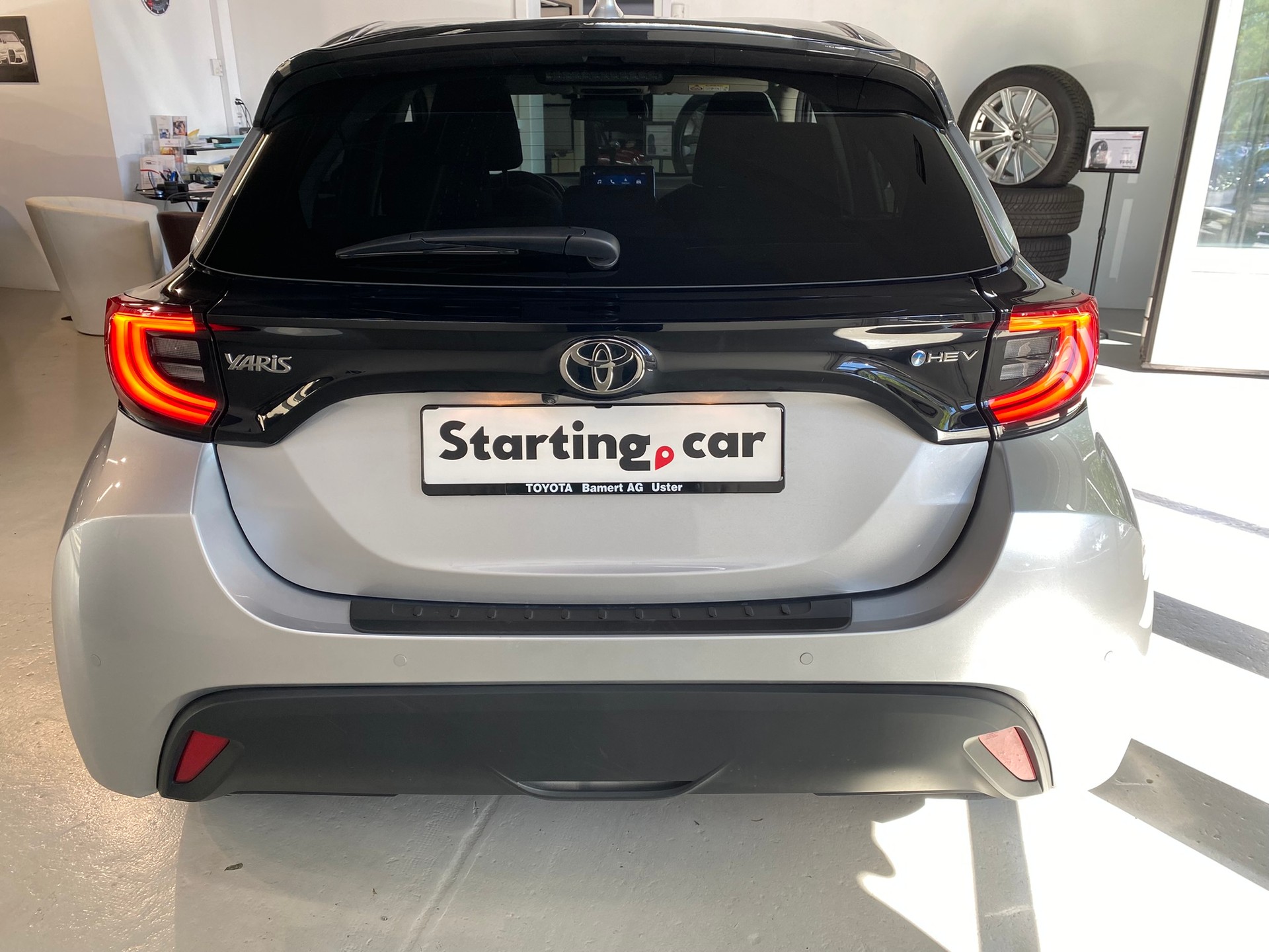 TOYOTA Yaris 1.5 Trend e-CVT-image-9