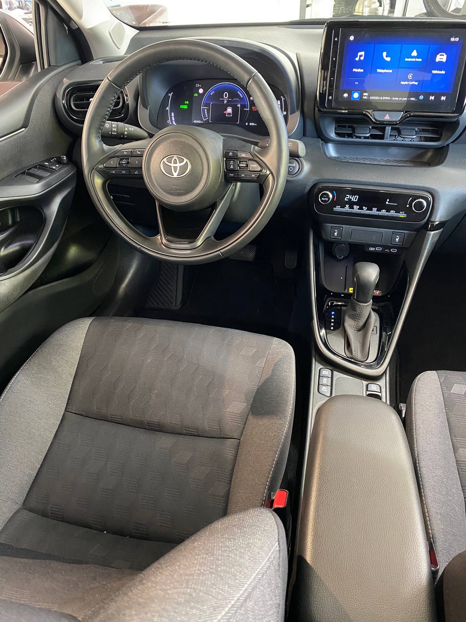 TOYOTA Yaris 1.5 Trend e-CVT-image-18