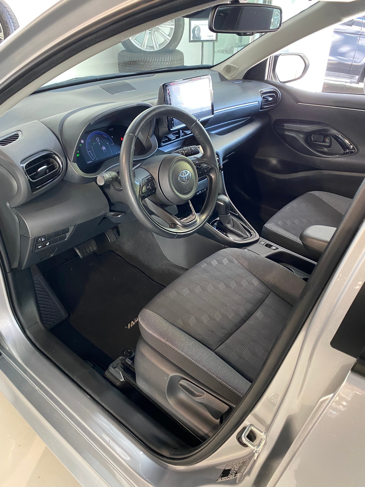 TOYOTA Yaris 1.5 Trend e-CVT-image-15