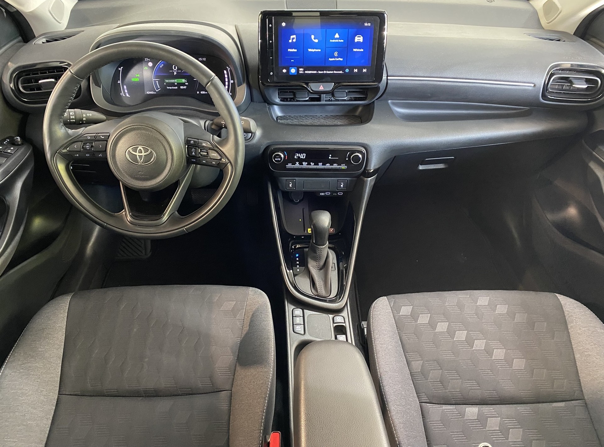 TOYOTA Yaris 1.5 Trend e-CVT-image-17