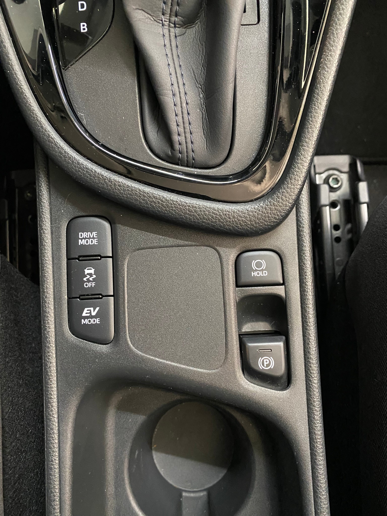 TOYOTA Yaris 1.5 Trend e-CVT-image-26