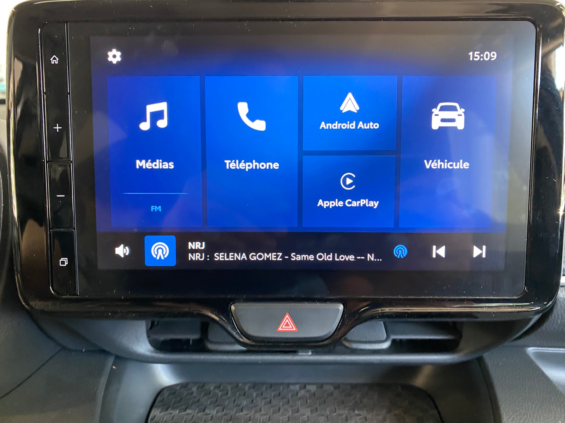 TOYOTA Yaris 1.5 Trend e-CVT-image-27