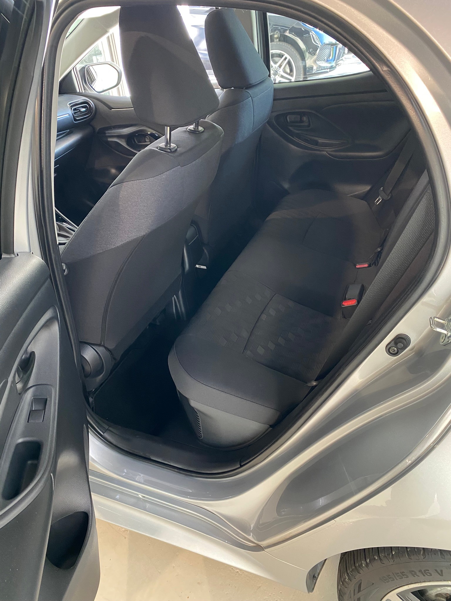TOYOTA Yaris 1.5 Trend e-CVT-image-29