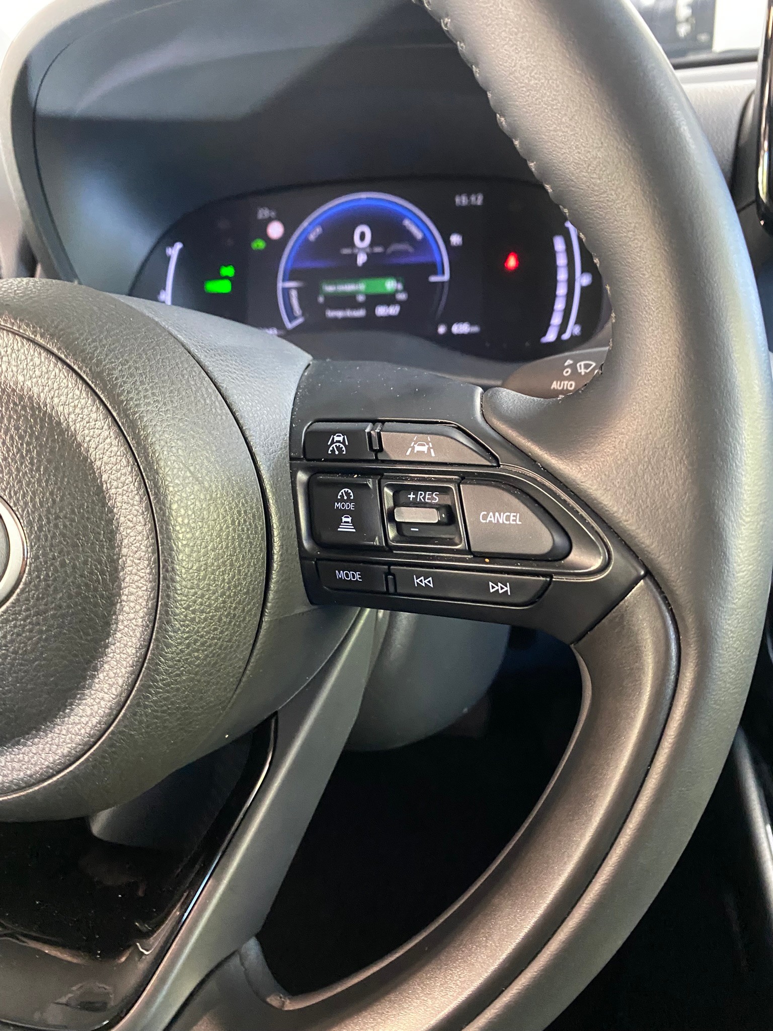 TOYOTA Yaris 1.5 Trend e-CVT-image-20