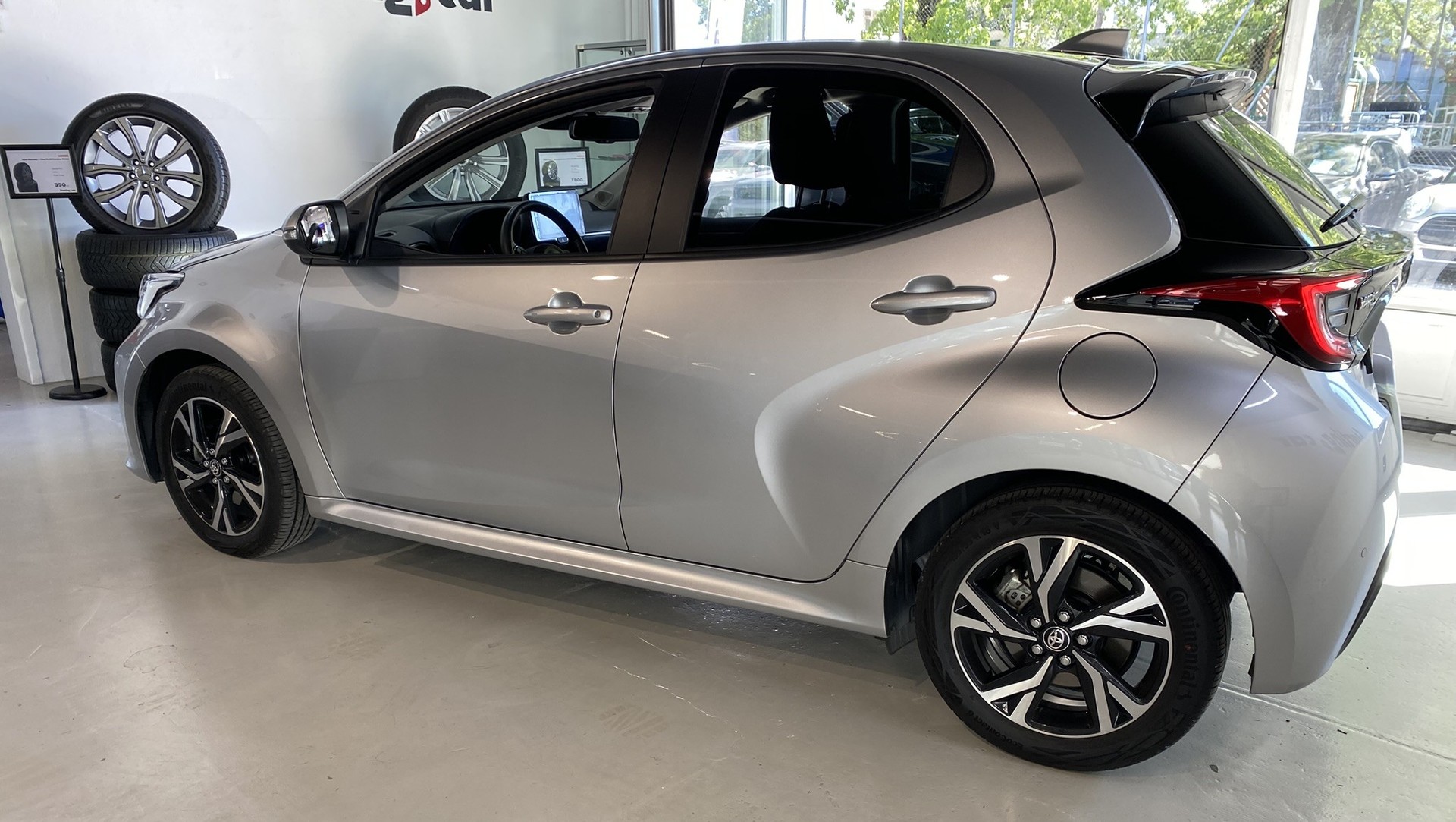 TOYOTA Yaris 1.5 Trend e-CVT-image-6