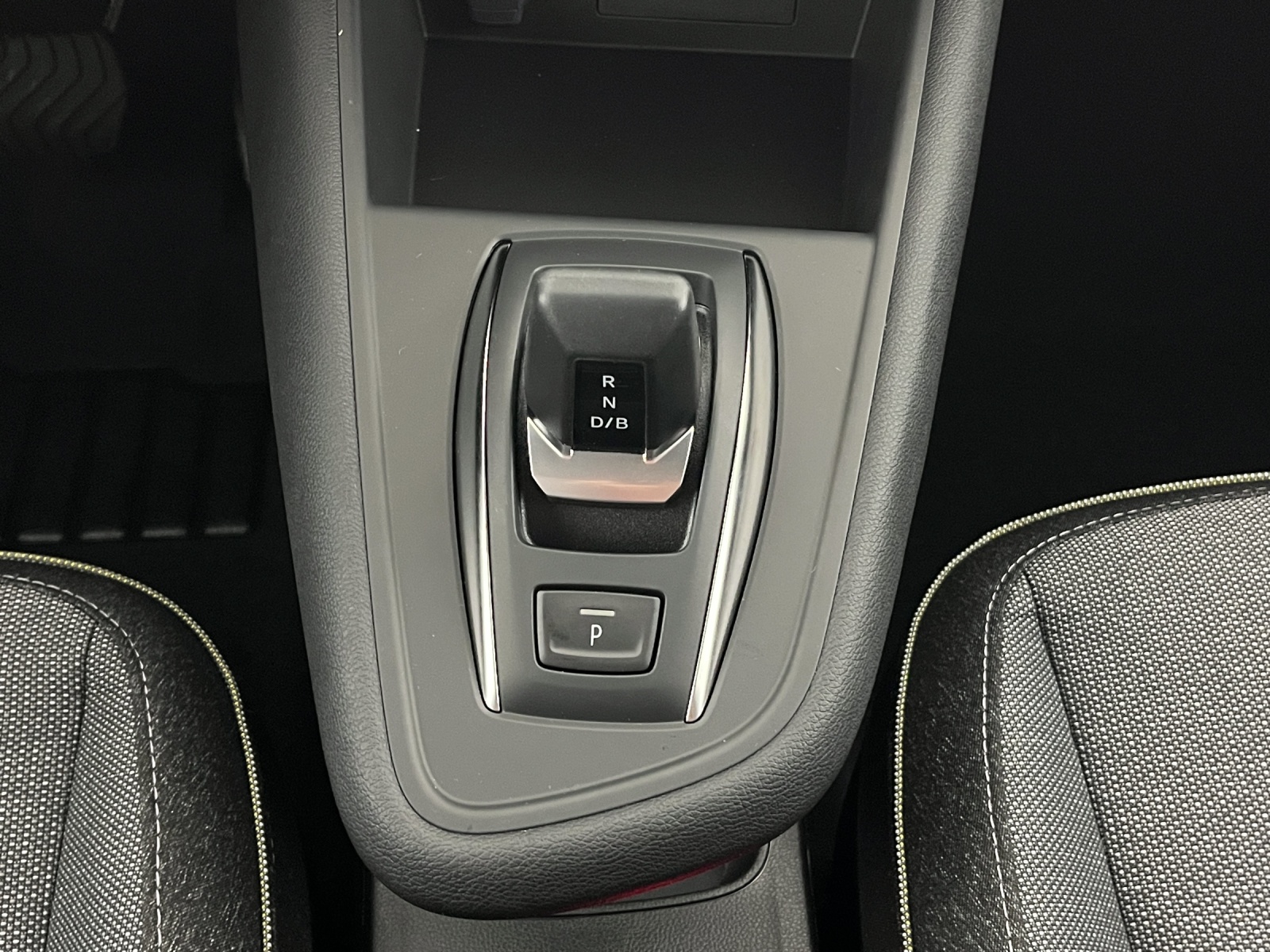RENAULT Captur 1.8 E-Tech techno-image-12