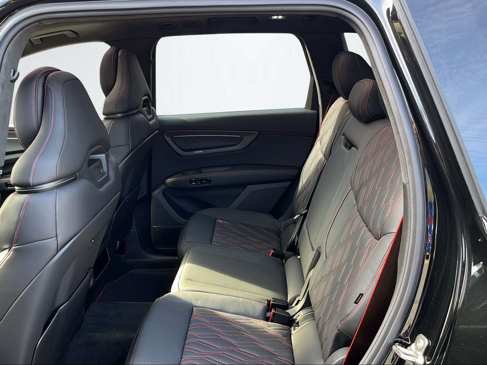 AUDI Q7 SUV 3.0 TDI quattro T-Tronic-image-8