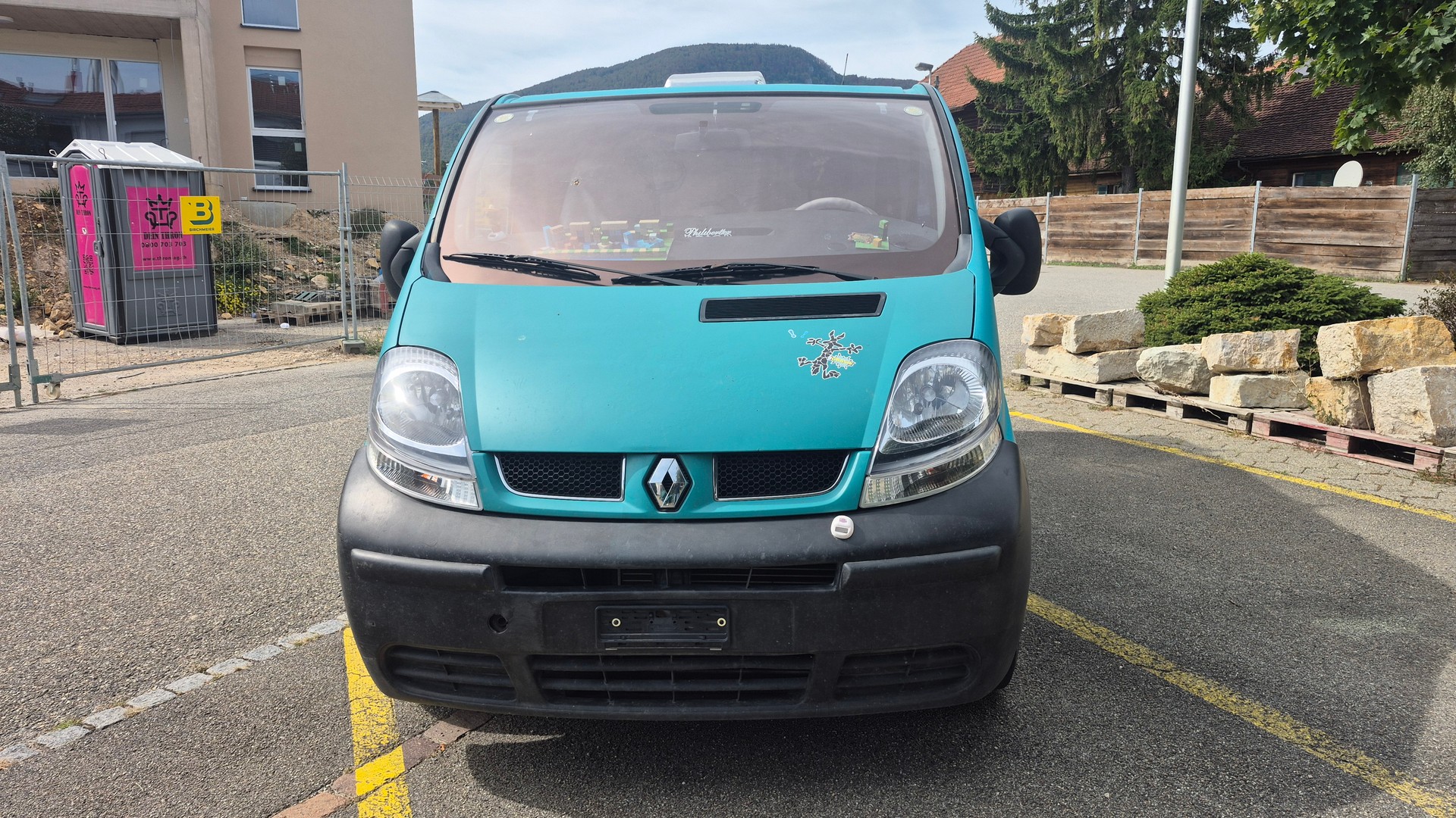 RENAULT TRAFIC-image-1