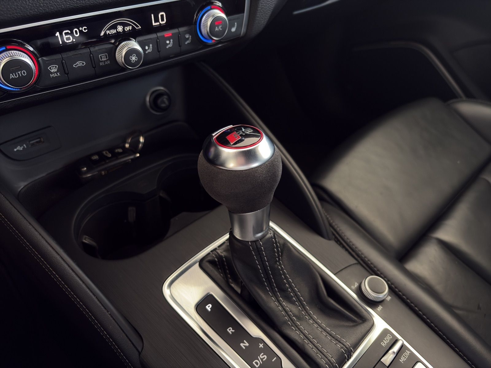 AUDI RS3 Limousine 2.5 TSI quattro S-tronic-image-21