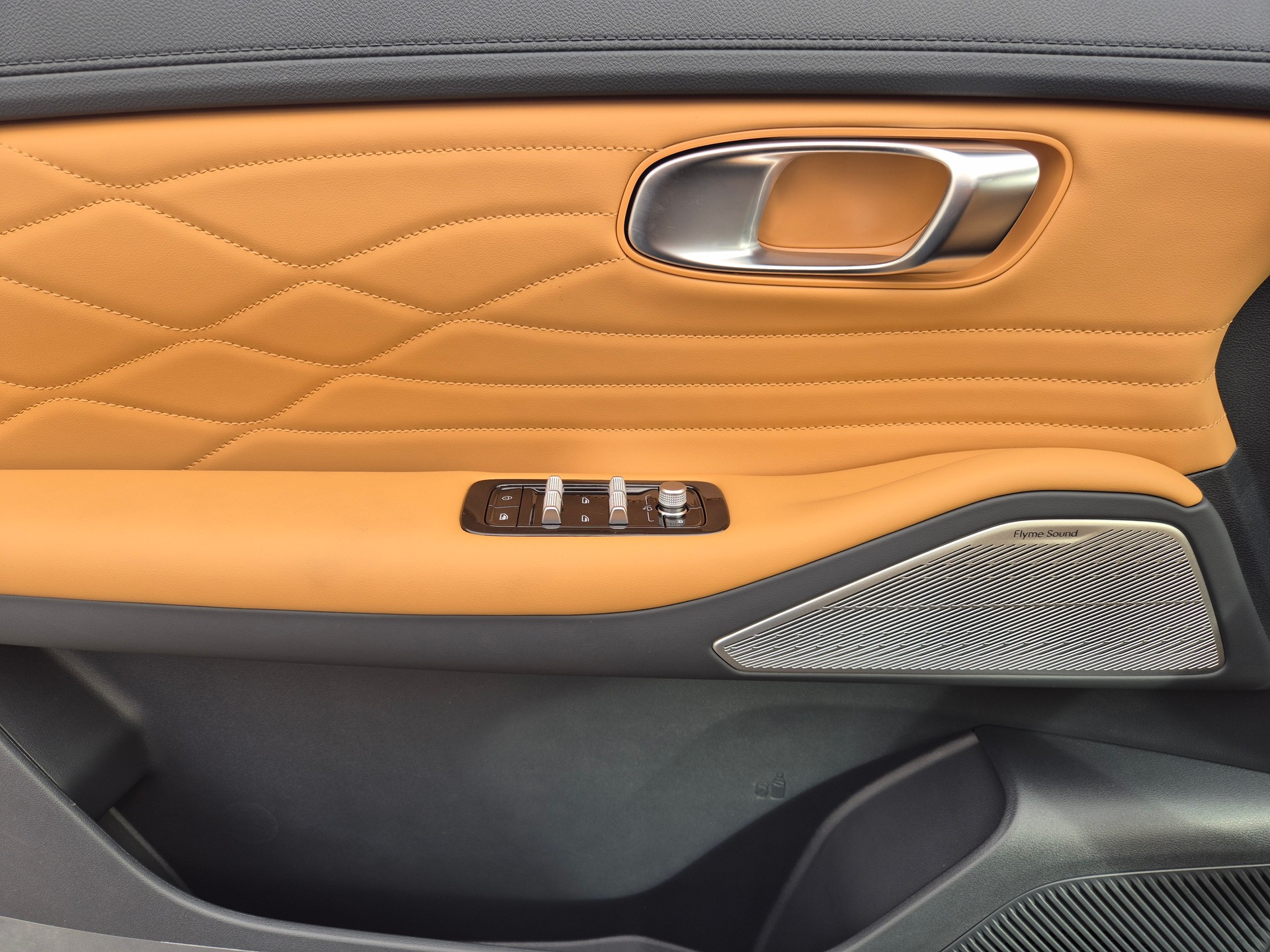 GEELY STARRAY EM-i Max Plug in Hybrid 29.8kW Akku-image-16