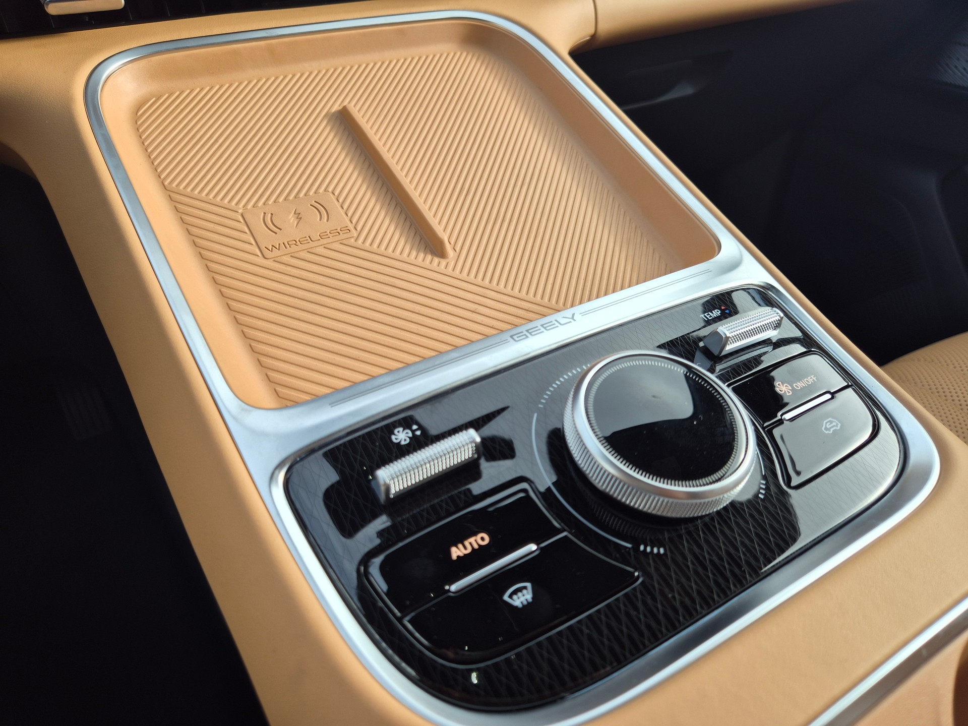 GEELY STARRAY EM-i Max Plug in Hybrid 29.8kW Akku-image-21