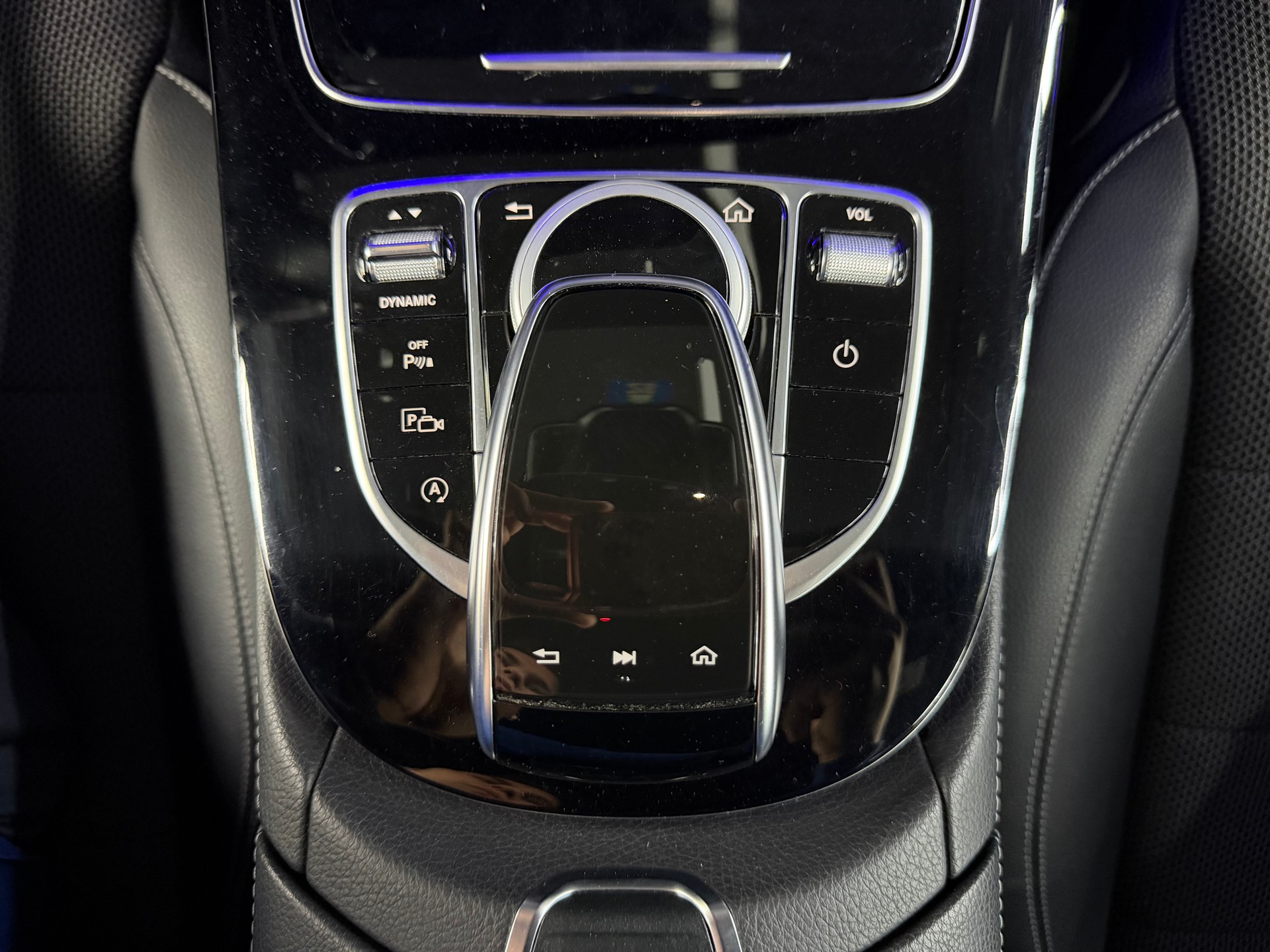 MERCEDES-BENZ E 220 d Avantgarde 9G-Tronic-image-19