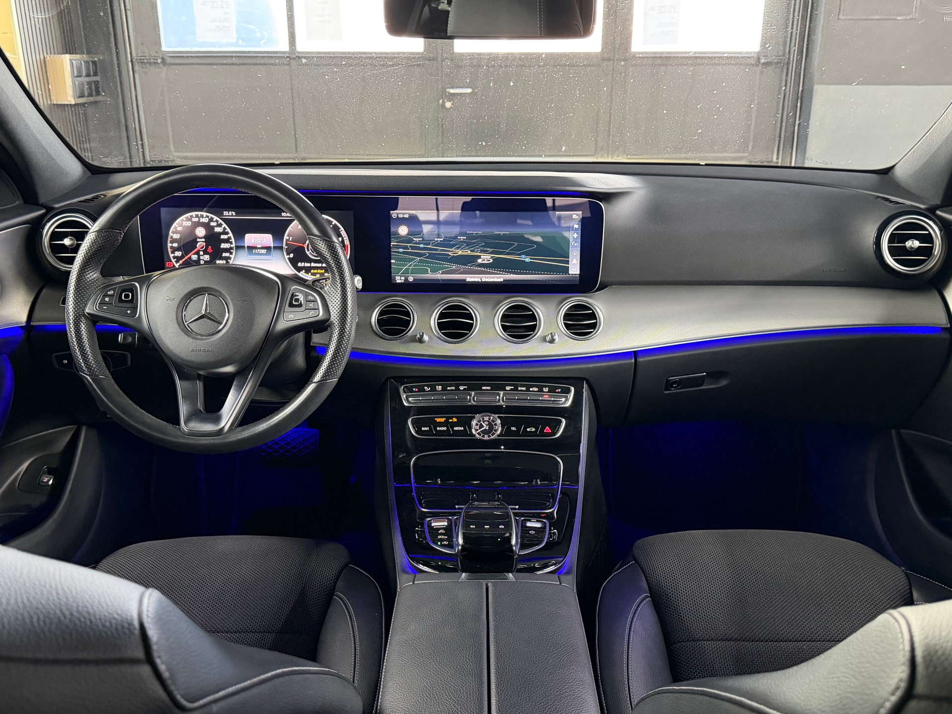 MERCEDES-BENZ E 220 d Avantgarde 9G-Tronic-image-12