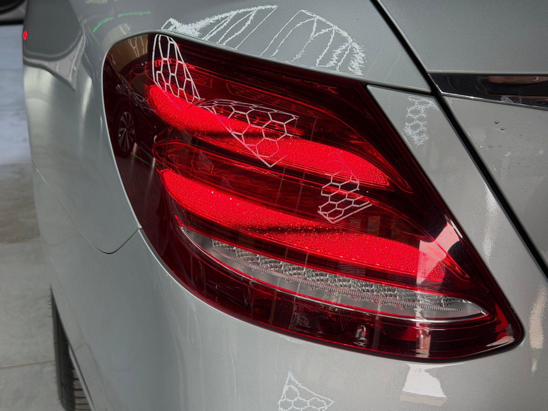 MERCEDES-BENZ E 220 d Avantgarde 9G-Tronic-image-21