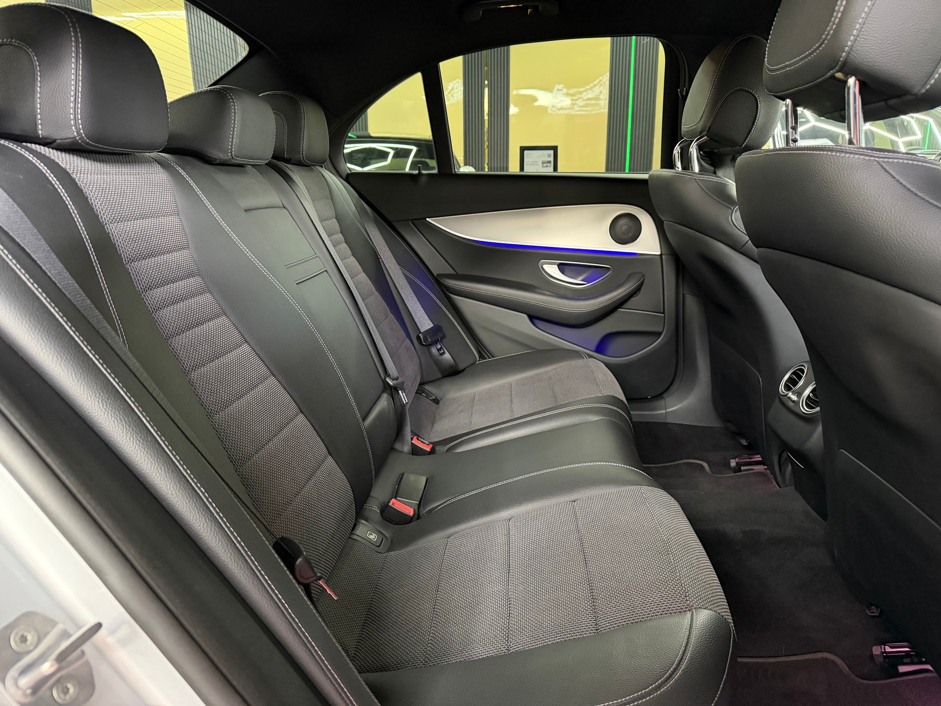 MERCEDES-BENZ E 220 d Avantgarde 9G-Tronic-image-14